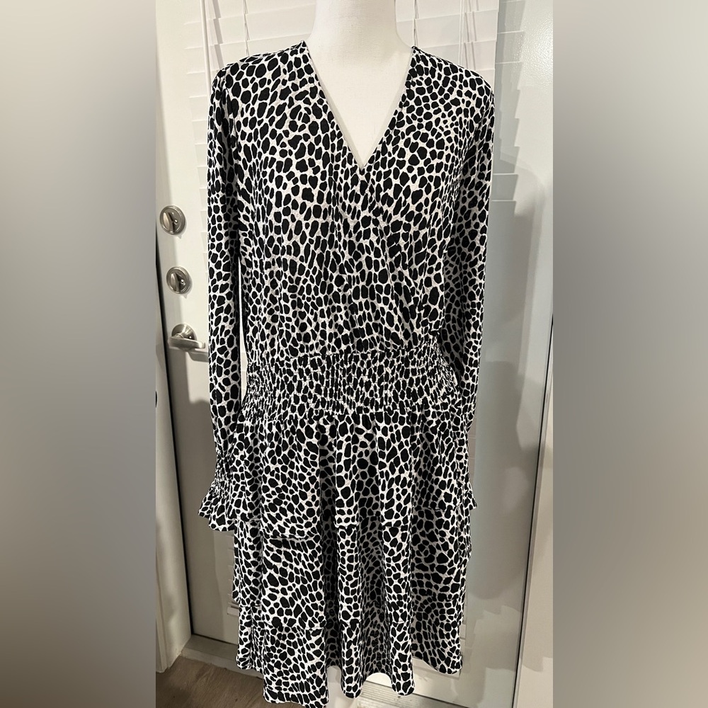 Michael Kors, black and white dress size large new with tag.